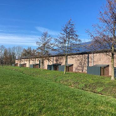 Nette gebruikte varkenstal, ca. 52x43m. incl. inventaris