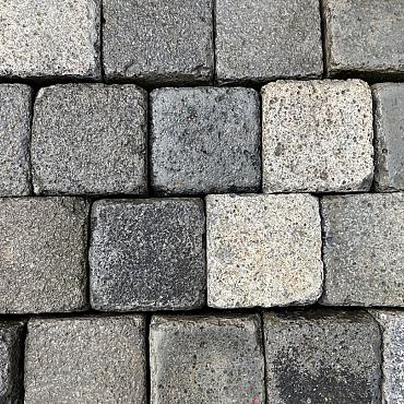 V09, Koperslakkeien, Basalt