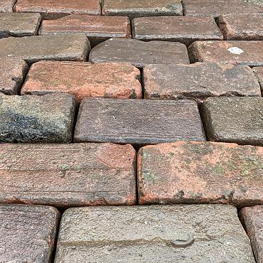 P081, Oude Gebakken Klinkers, Keiformaat, Rood-Bruin