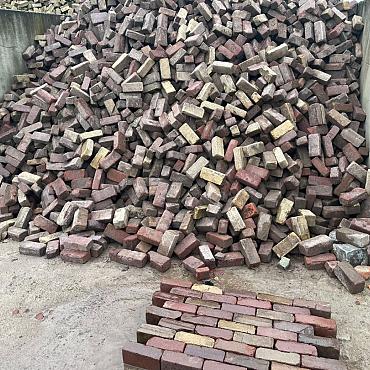 V38, Oude gebakken klinkers, Dikformaat genuanceerd