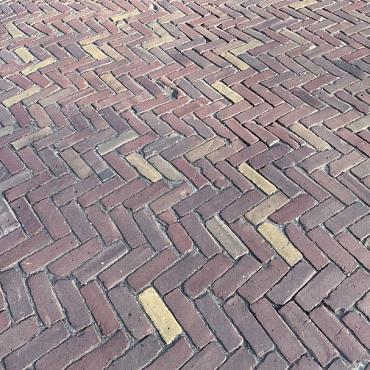 WUF Oude gebakken klinkers, Dikformaat rood-paars genuanceerd