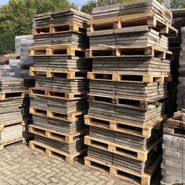 SBP09, Jong Gebruikte betontegels, 50x50x5cm