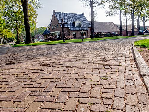 gebakken klinker keiformaat combi natuursteen granietbanden