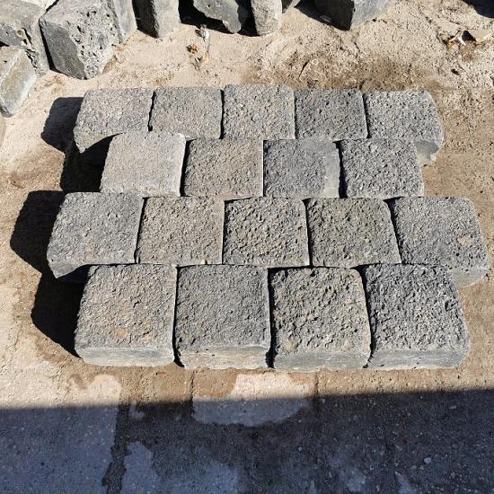 V112, Koperslakkeien, Basalt