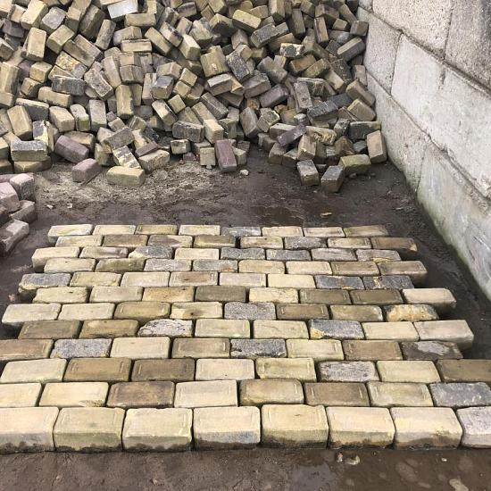 V29, Oude Gebakken Klinkers, Keiformaat, Geel-Brons, OB