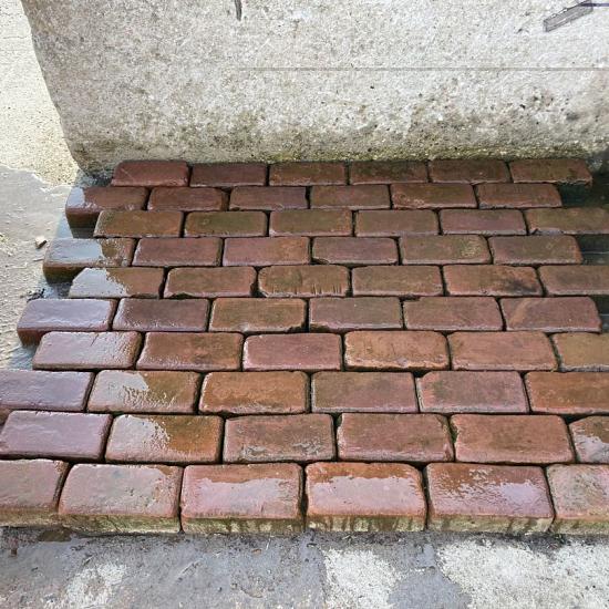 P072, Oude Gebakken Klinkers, Platkeiformaat, Rood-Bruin