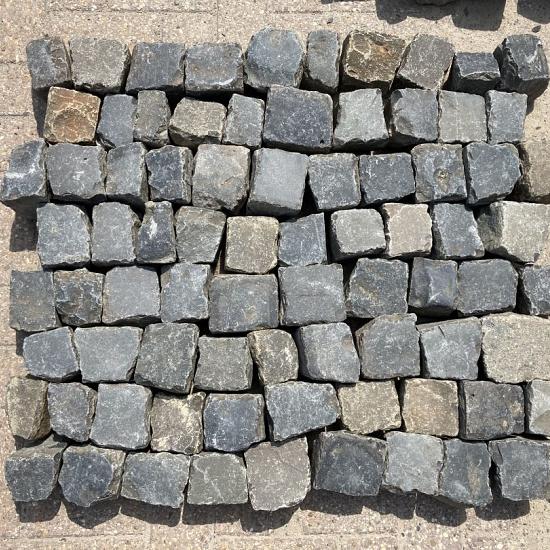 V01, Natuursteen, Basaltkeien,