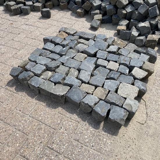 V01, Natuursteen, Basaltkeien,