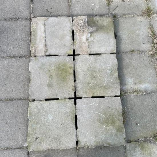 SBP28, Gebruikte Beton Tegels, 30x30x5cm, Grijs, Waterpasserend