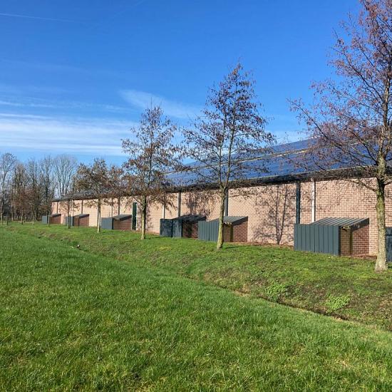 Nette gebruikte varkenstal, ca. 52x43m. incl. inventaris