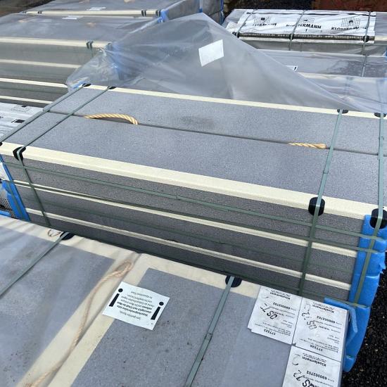 Zware opsluitbanden, traptreden 150x33-35x15cm, ca. 160m1