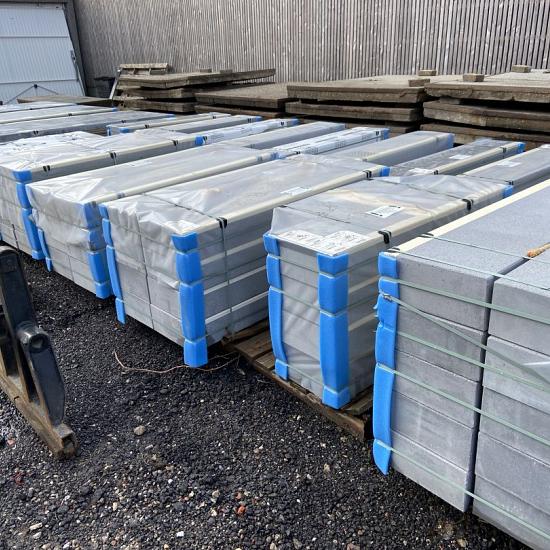 Zware opsluitbanden, traptreden 150x33-35x15cm, ca. 160m1