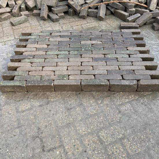 V16, Oude Gebakken Klinkers, Waalformaat, Antraciet-Bruin