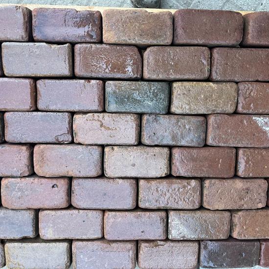 P001 Oude gebakken klinkers, Keiformaat genuanceerd op pallet