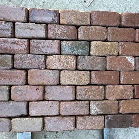 P001 Oude gebakken klinkers, Keiformaat genuanceerd op pallet