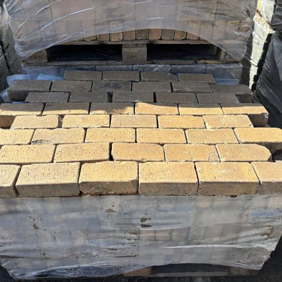 P075, Oude Gebakken Klinkers, Platkeiformaat, ABC-Klinkers, Geel