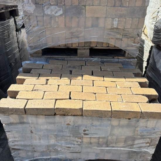 P075, Oude Gebakken Klinkers, Platkeiformaat, ABC-Klinkers, Geel