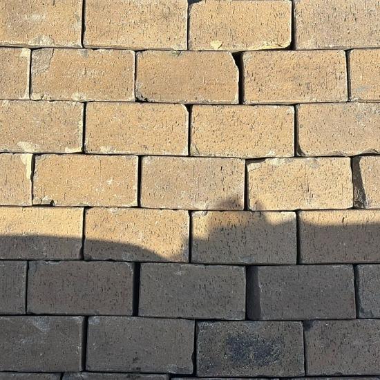 P075, Oude Gebakken Klinkers, Platkeiformaat, ABC-Klinkers, Geel