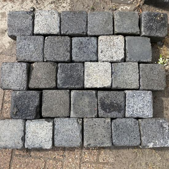 V09, Koperslakkeien, Basalt