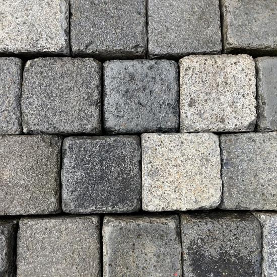 V09, Koperslakkeien, Basalt