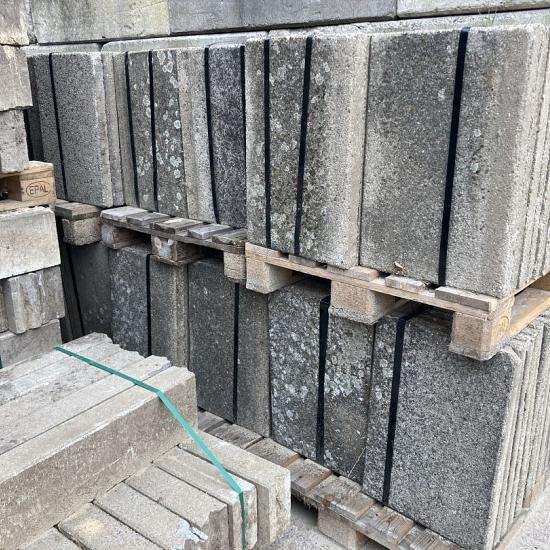 P025, Gebruikte Betontegels 40x60cm
