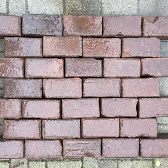 P080, Oude Gebakken Klinkers, Keiformaat, Rood-Paars