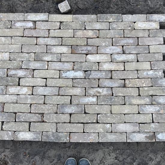 V28, Oude Gebakken Klinkers, Dikformaat, Geel-Brons