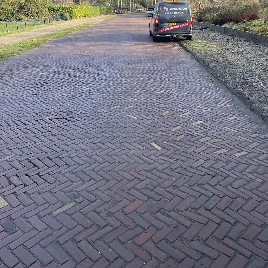 V30 Oude gebakken klinkers, Dikformaat rood-paars genuanceerd