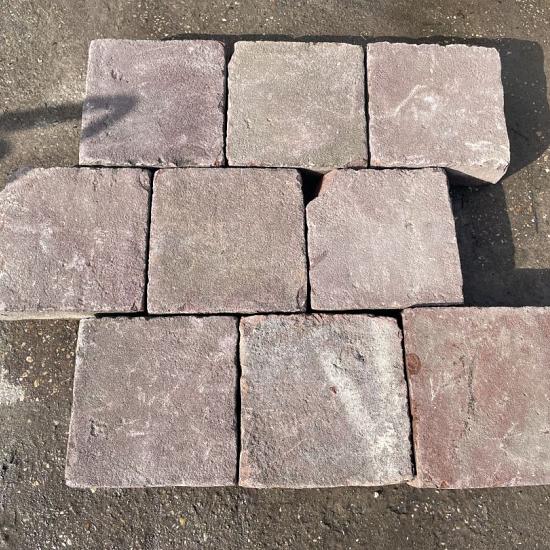 P023 Gebakken tegels rood-bruin op pallet