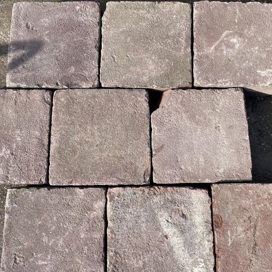 P023 Gebakken tegels rood-bruin op pallet