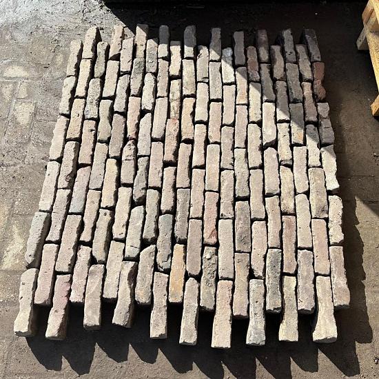 P004, SBP45 Oude gebakken klinkers, Waalformaat rood-paars op pallet