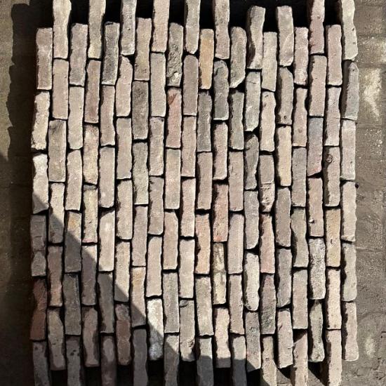 P004, SBP45 Oude gebakken klinkers, Waalformaat rood-paars op pallet