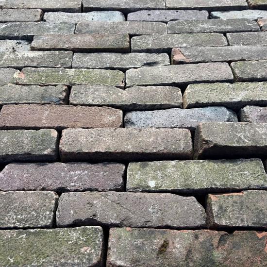 P037, Oude Gebakken Klinkers, Waalformaat, Genuanceerd