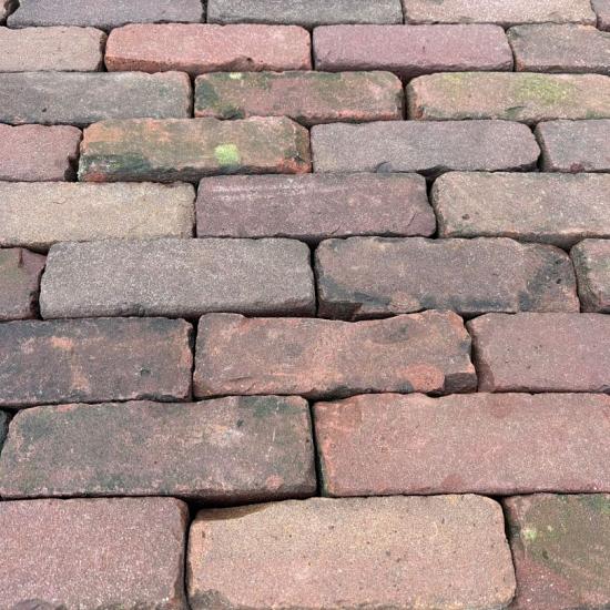 V63, Oude gebakken klinkers, Dikformaat rood-paars