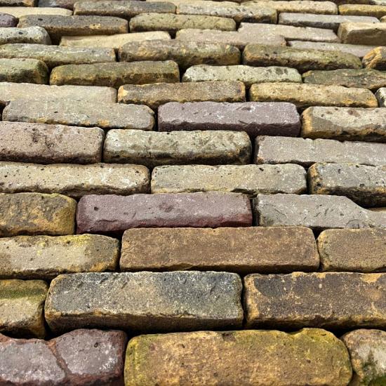 P057, Oude Gebakken Klinkers, Waalformaat, Geel-Brons