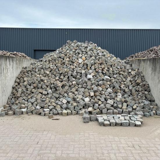 V19, Natuursteen, Genuanceerd