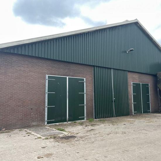 Gedemonteerde spanten en gordingen gebruikte stal/schuur