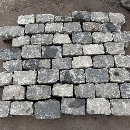 V113 Wensc Natuursteen keien Basalt