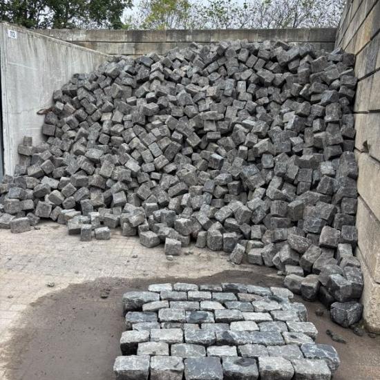 V113 Wensc Natuursteen keien Basalt