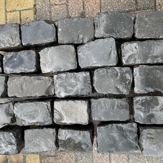 V113 Wensc Natuursteen keien Basalt