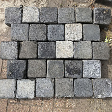 V09, Koperslakkeien, Basalt