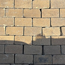 P075, Oude Gebakken Klinkers, Platkeiformaat, ABC-Klinkers, Geel