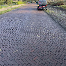 WUF Oude gebakken klinkers, Dikformaat rood-paars genuanceerd