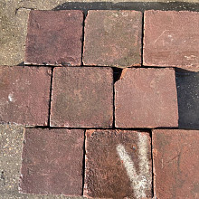 P023 Gebakken tegels rood-bruin op pallet